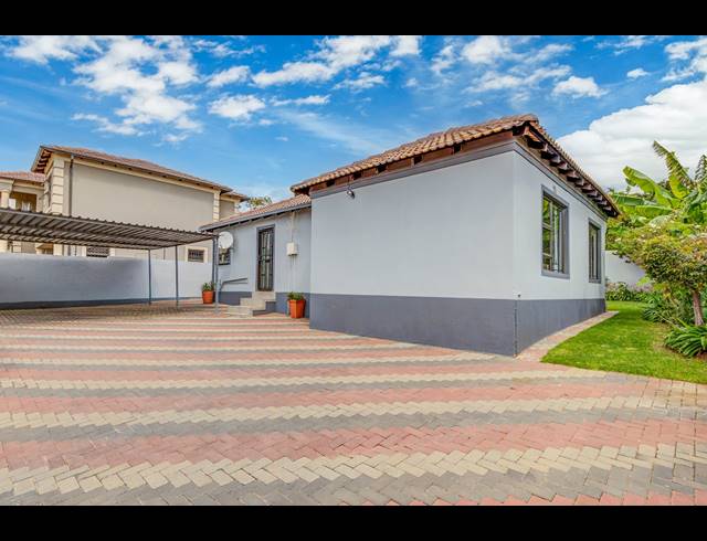 4 BEDROOM FREEHOLD FOR SALE IN COSMO CITY